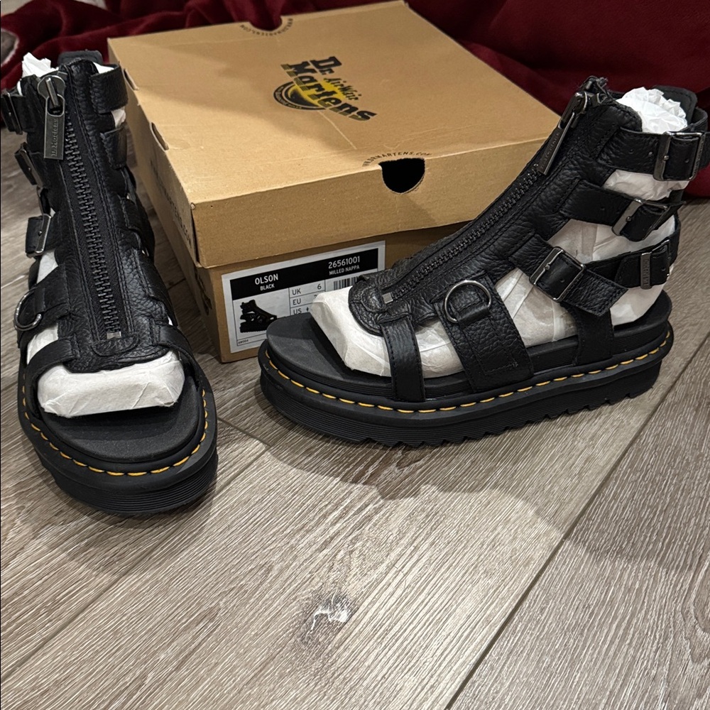 Dr Martens Olson women’s black leather sandal New in Box